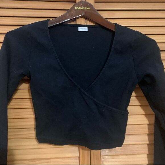 Aritzia Sunday Best V neck Cropped Long sleeve Black size XS - Picture 3 of 5
